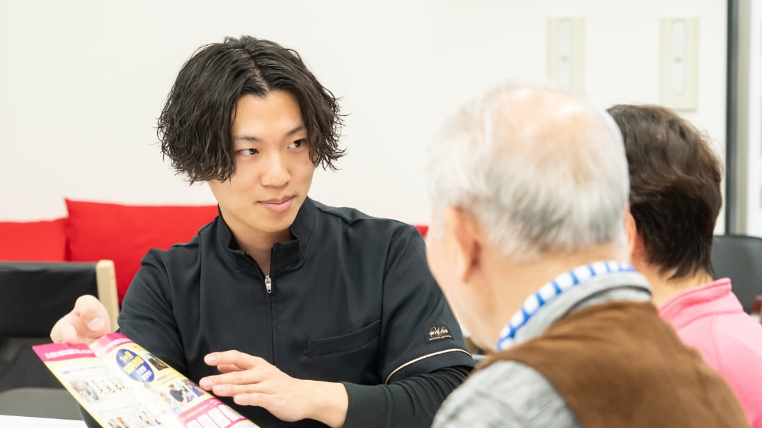 カウンセリング中のスタッフとご利用者様